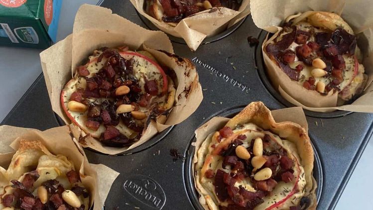 flammkuchen-muffins mit ziegenfrischkaese