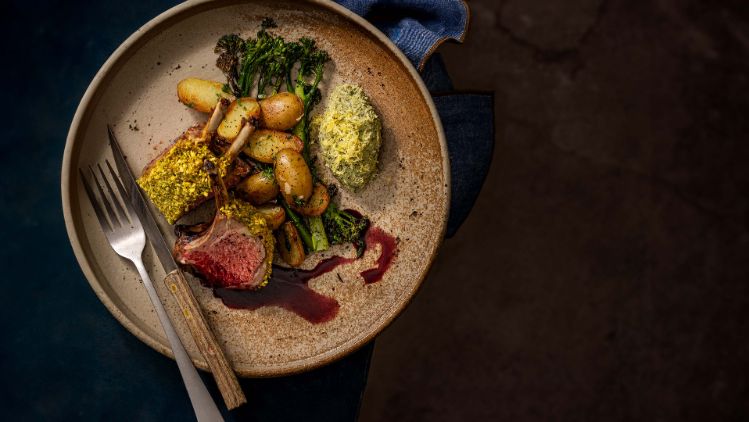 lamsrack met pistache en geitenkaascrème - 3840x2160px