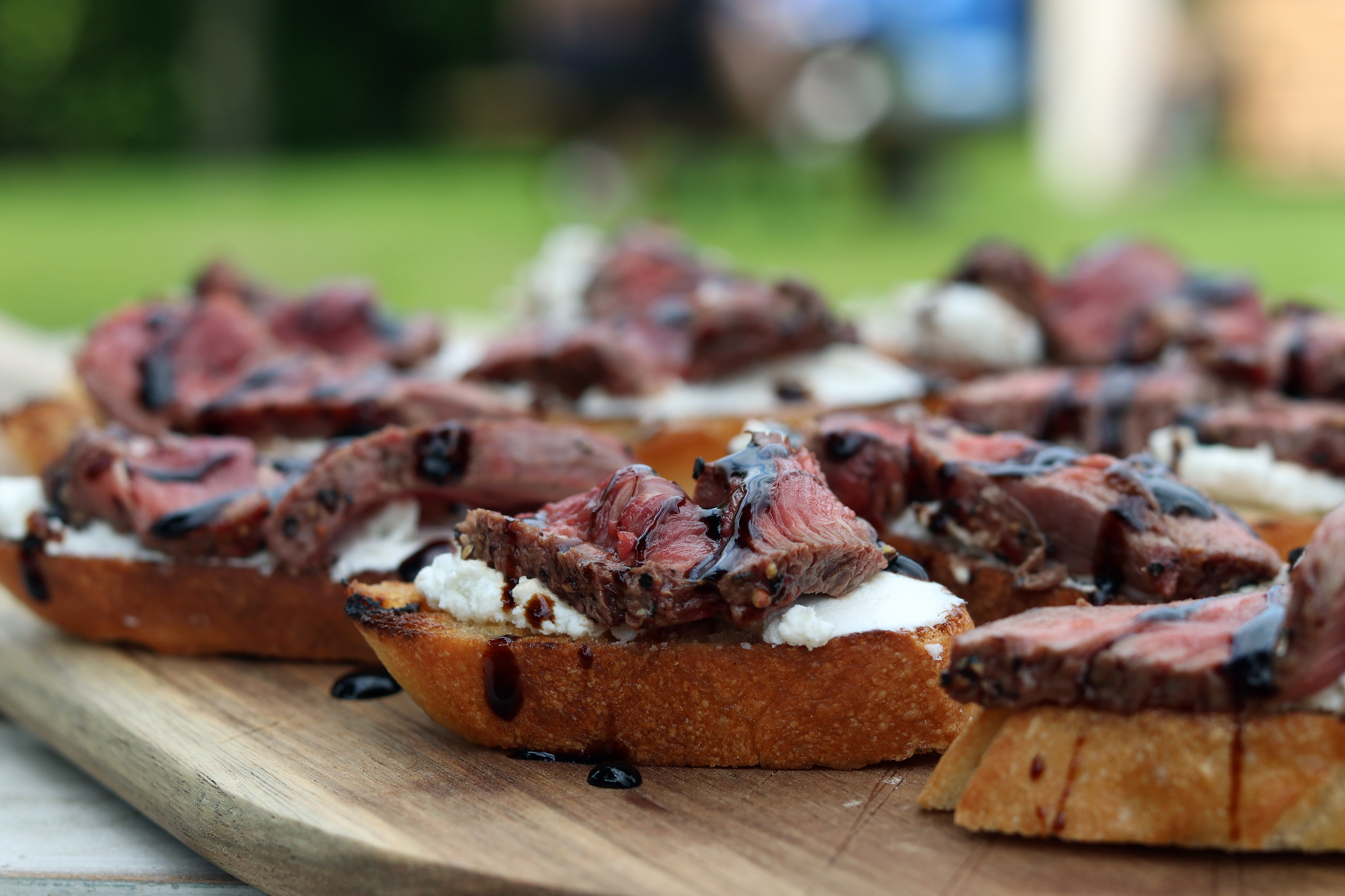 Crostini met geitenkaas & ribeye